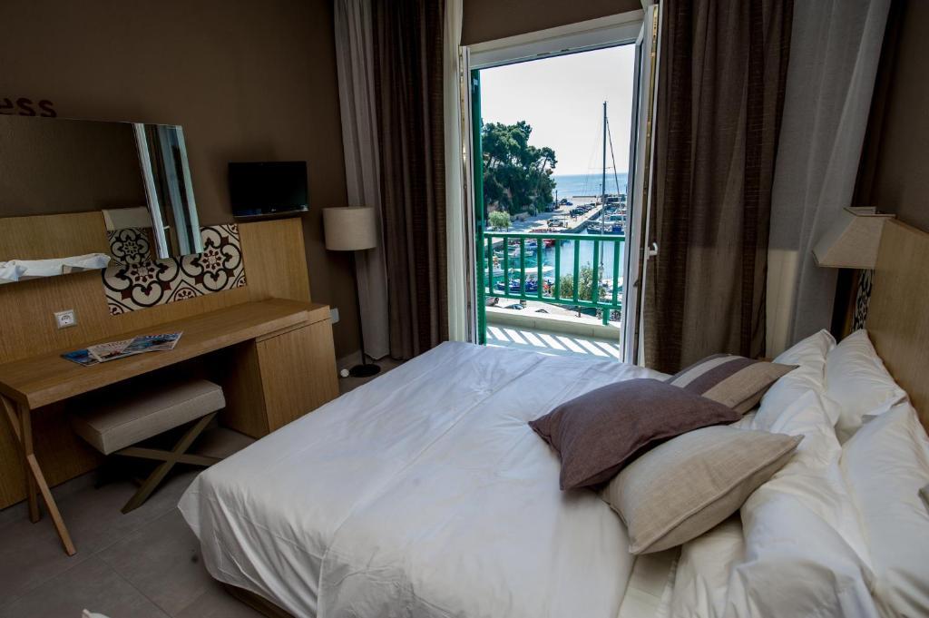 Alkyon Hotel ปาติติริ ภายนอก รูปภาพ